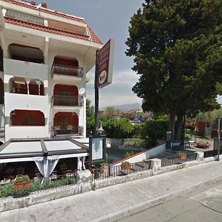 Baia Degli Dei Lägenhet Giardini Naxos Exteriör bild