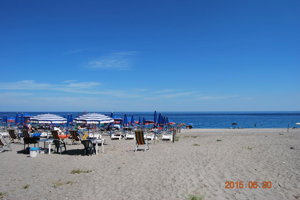 Baia Degli Dei Lägenhet Giardini Naxos Exteriör bild