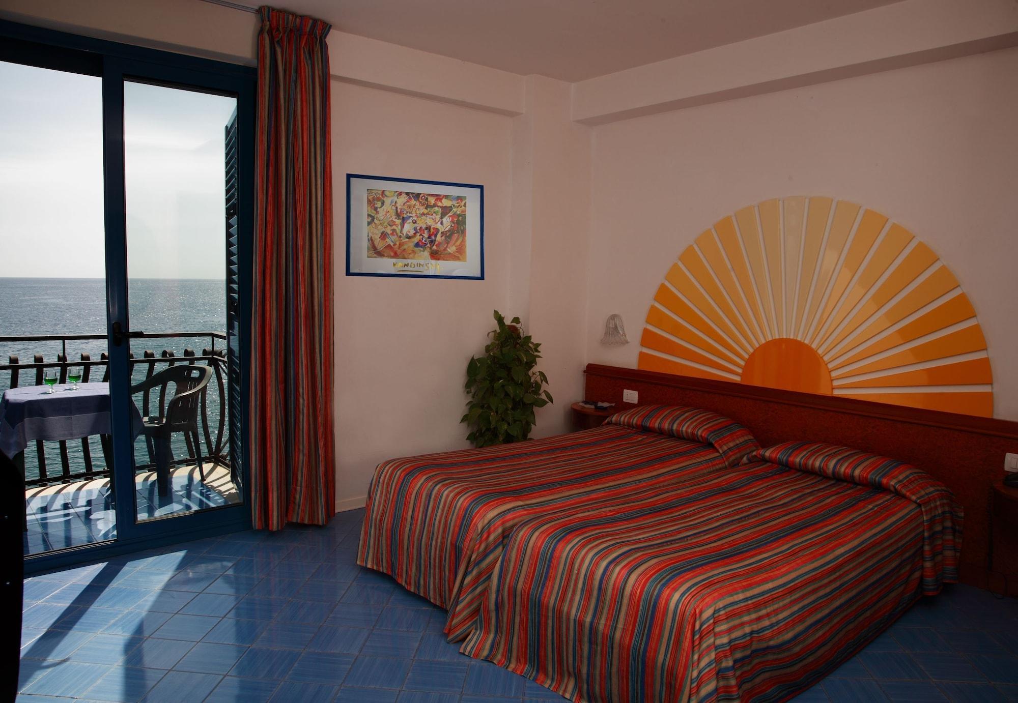 Baia Degli Dei Lägenhet Giardini Naxos Exteriör bild