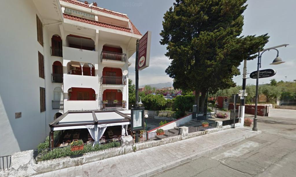 Baia Degli Dei Lägenhet Giardini Naxos Exteriör bild
